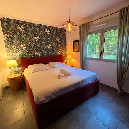 Large With A Large Garden And A Swimming Pool In The Apartamento Antibes