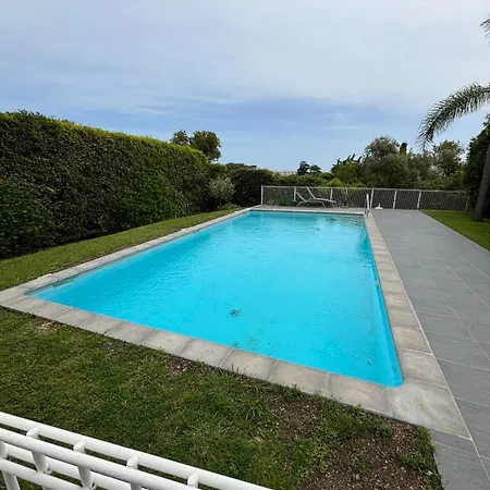 Apartament Large With A Large Garden And A Swimming Pool In The Antibes